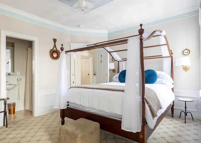 Miss Murphy's High Street 3*